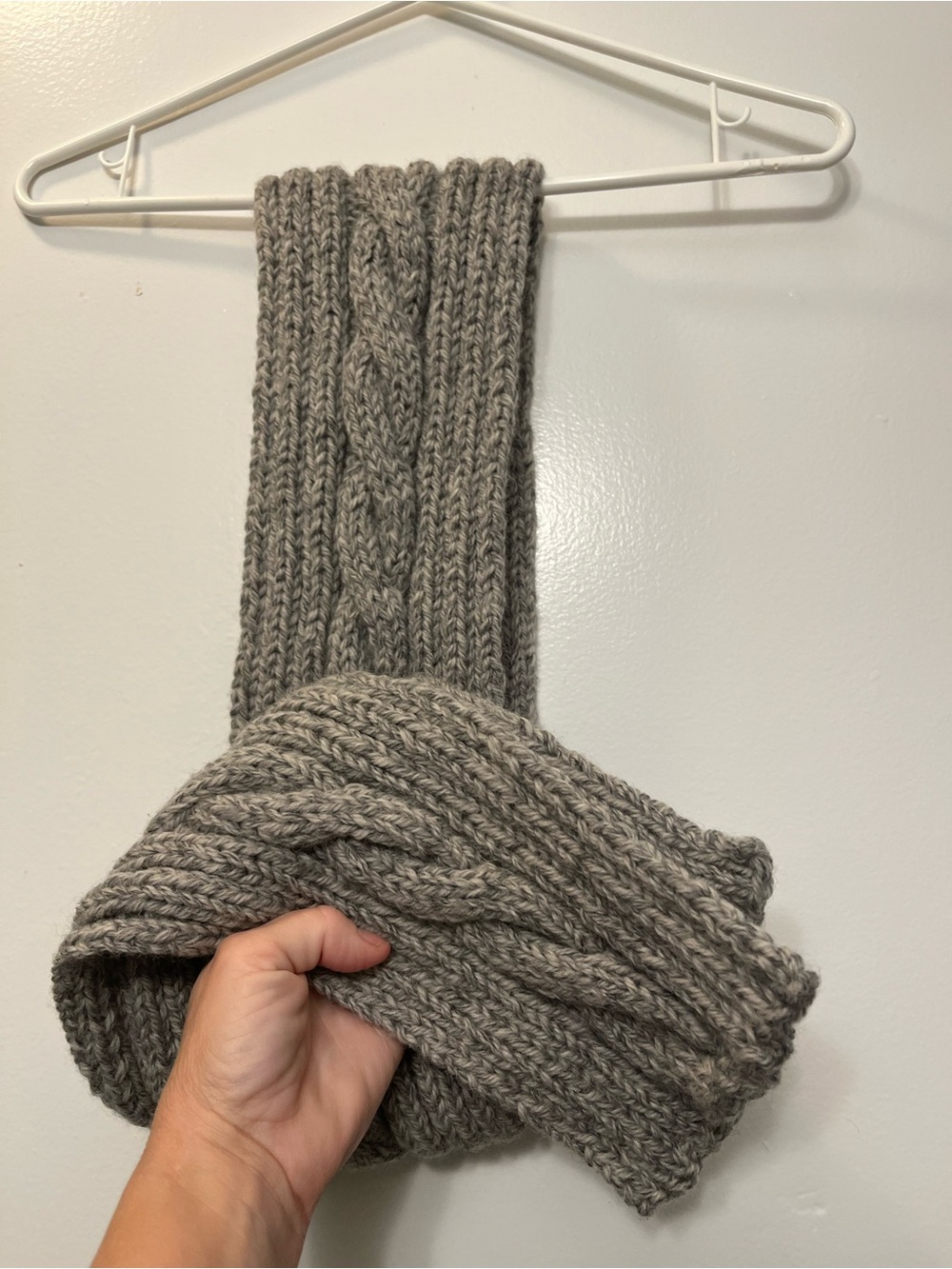 Chunky Cable Knit Scarf in Heather Gray